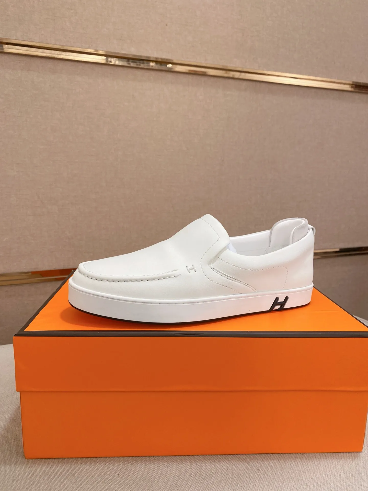 Men's clothing and shoes💰: 442💰《HERMES》【Classic original single version】Hermès; top 🔝purchase agent🔍🔍men's latest 🇺🇸 counter sales simultaneously, imported from Italy original ▲▲cowhide ▲▲ (high-end, nobility, class) ) Exquisite workmanship (Italian 🇮🇹 imported water-dyed 🐂 cowhide lining) sole: original sole provided by the original factory, ⚠️exclusive double-layer activity·TPR·rubber·combined molded outsole; super comfortable·wear-resistant·non-slip·environmental protection The real thing is more beautiful if you take the real thing (high quality, follow the order). You can enter and exit the counter at will * Number of yards: 38-44 (45 can be customized and cannot be returned or exchanged)
